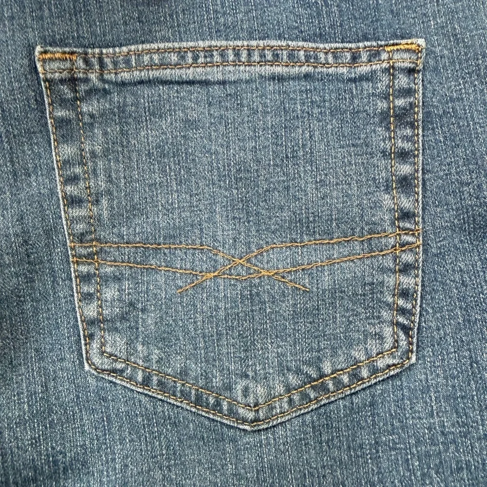 Men’s Signature Levi Strauss bootcut denim jeans NWT Size 34 x 32
